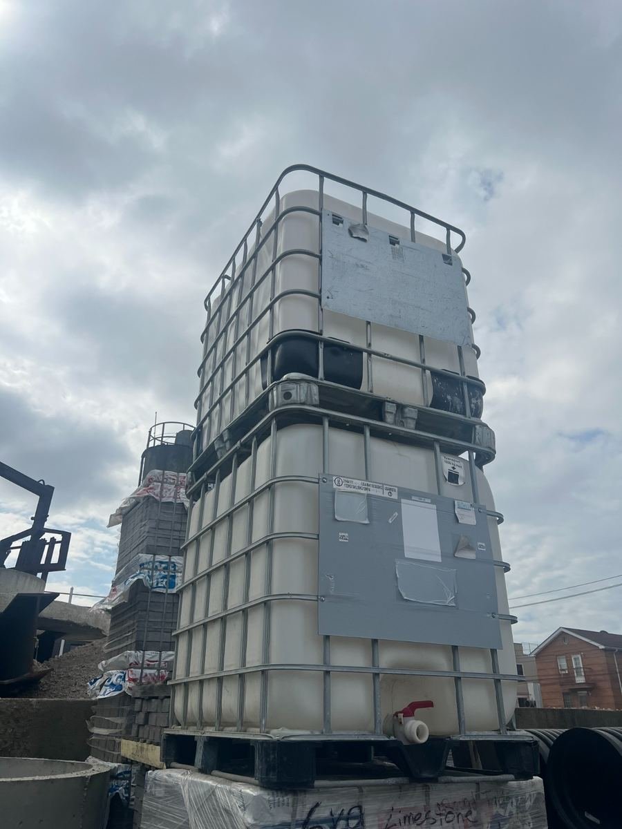 Refurbished 275-gallon IBC totes — truckload